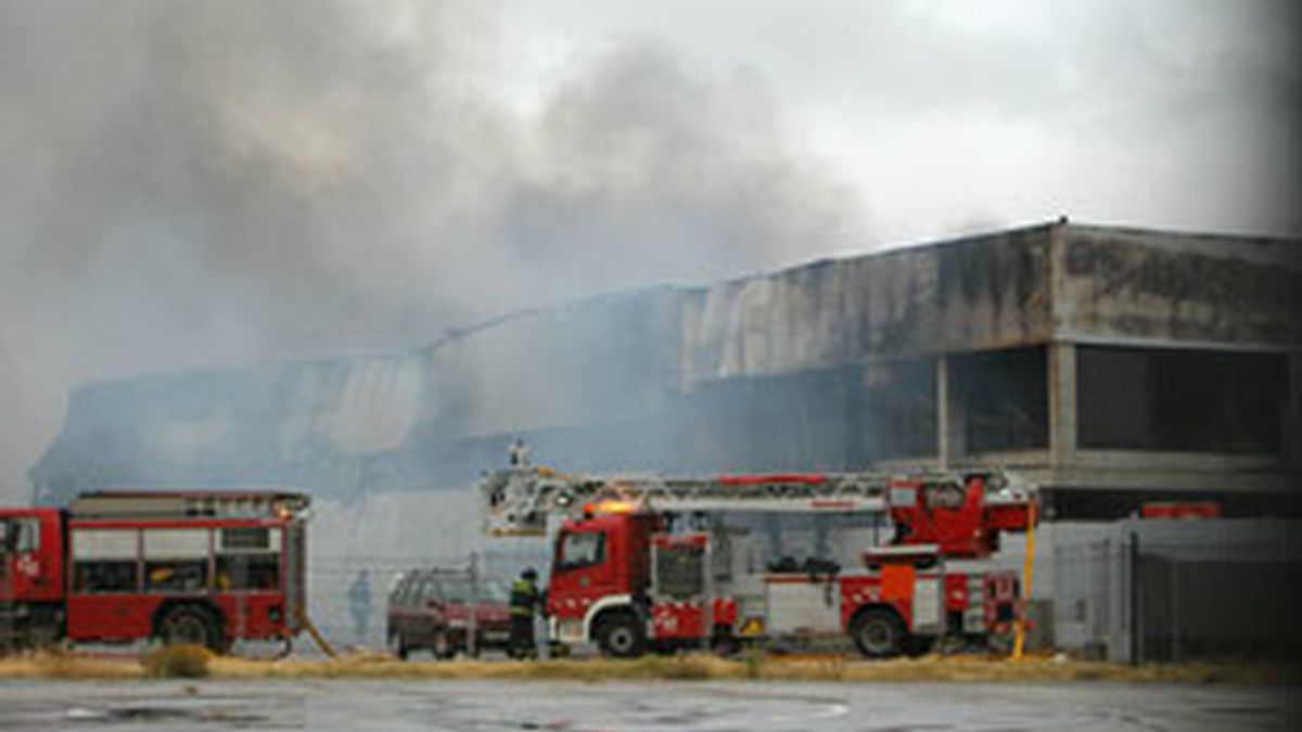 El hangar de cuatro vientos tras el incendio. Foto: EFE
