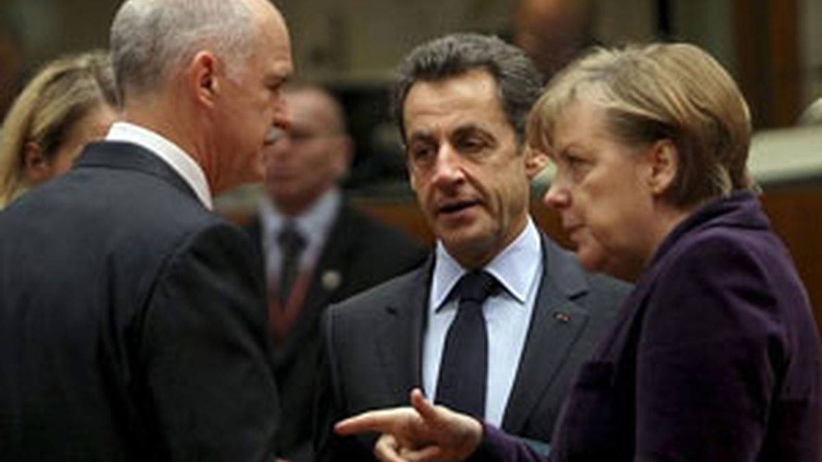 Angela Merkel, Nicolas Sarkozy y Georgio Papandreu en una imagen de archivo. Foto: EFE