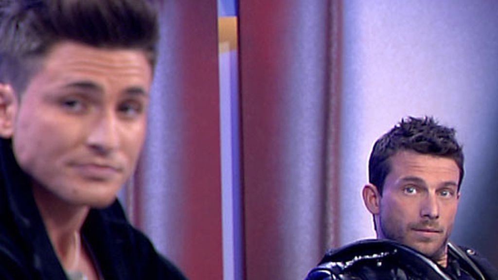 Víctor entra a pretender a Indhira