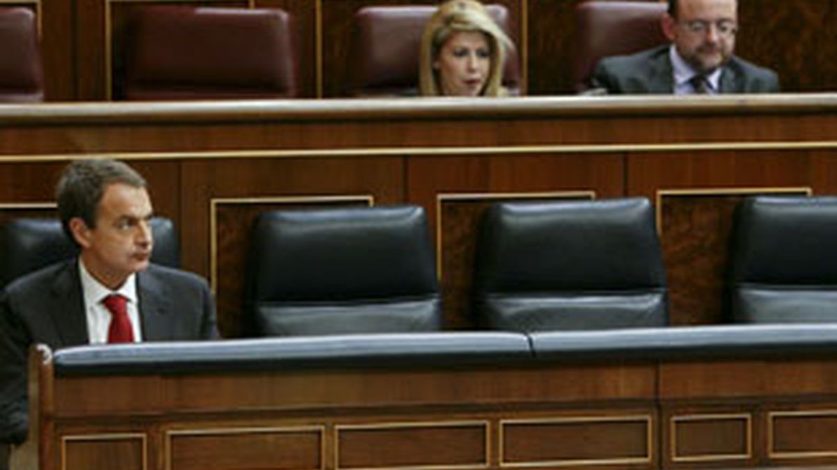 Zapatero llama demagógico a Rajoy por guardar silencio sobre la subida de impuestos en Madrid. Vídeo: ATLAS.