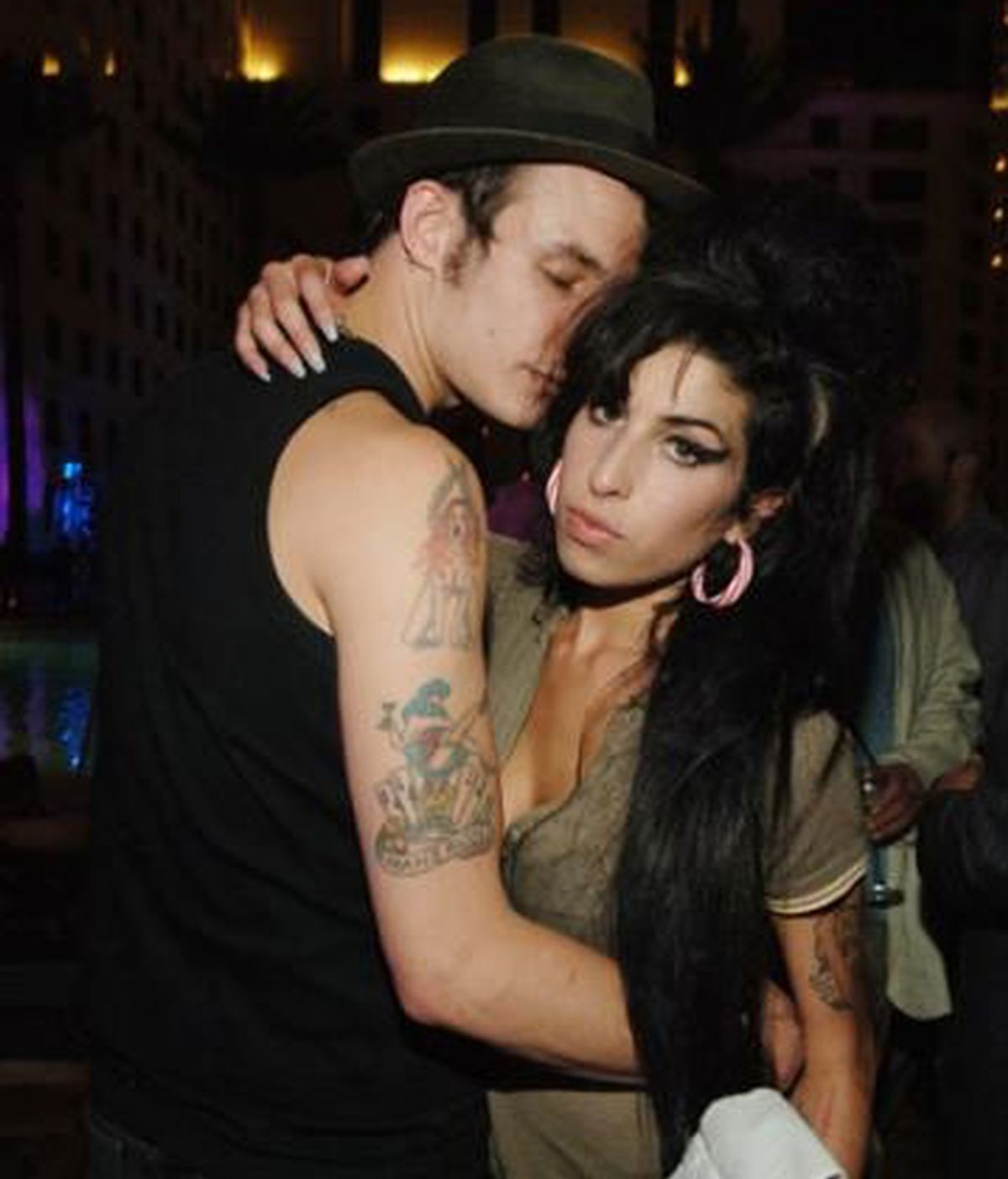 Amu Winehouse y Blake Fielder-Civil cuando aún estaban juntos. Foto: AP