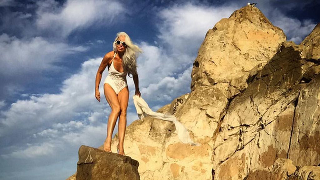 Yasmina Rossi, espectacular a los 59 años