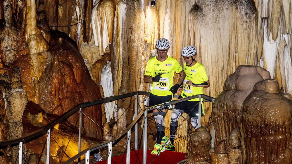MARATÓN EN EL INTERIOR DE LA CUEVA DE POZALAGUA