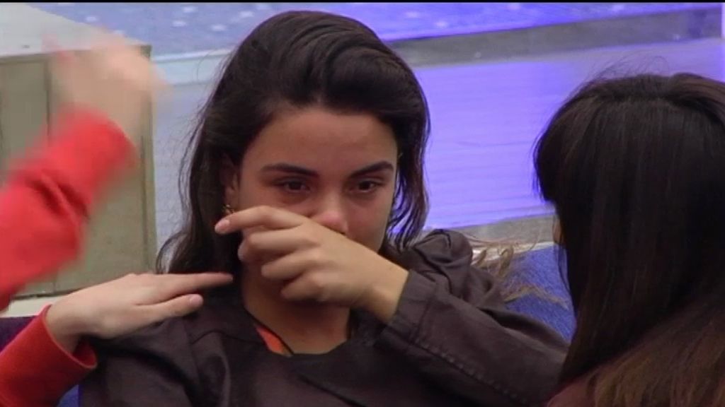 El cariño de los concursantes emociona a la brasileña