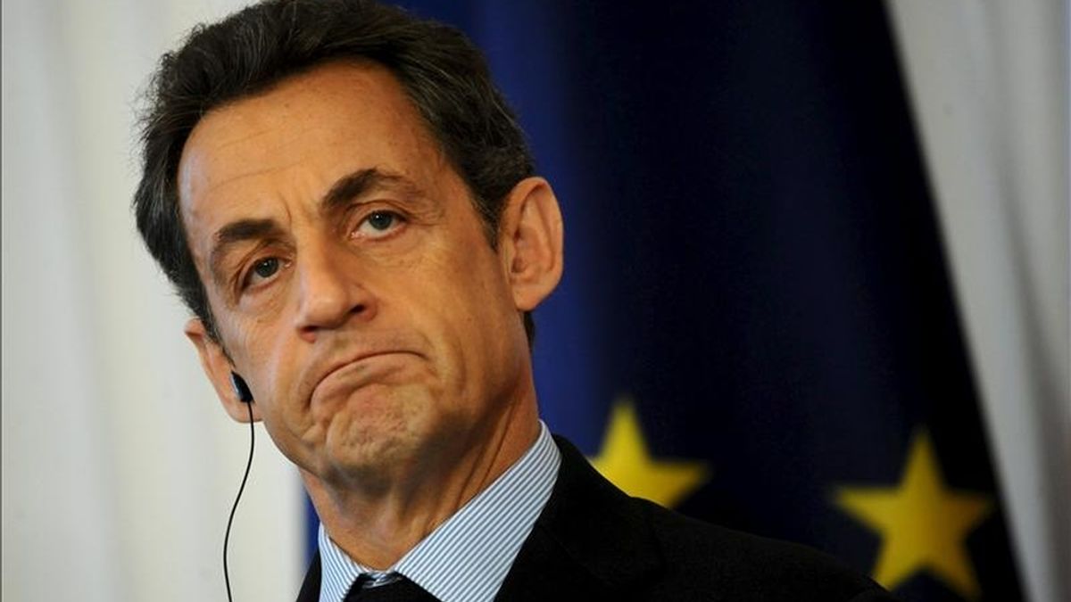 El presidente francés, Nicolas Sarkozy, ofrece una rueda de prensa tras la Cumbre del llamado "Triángulo de Weimar" celebrada en Varsovia (Polonia) hoy, 7 de febrero de 2011. EFE