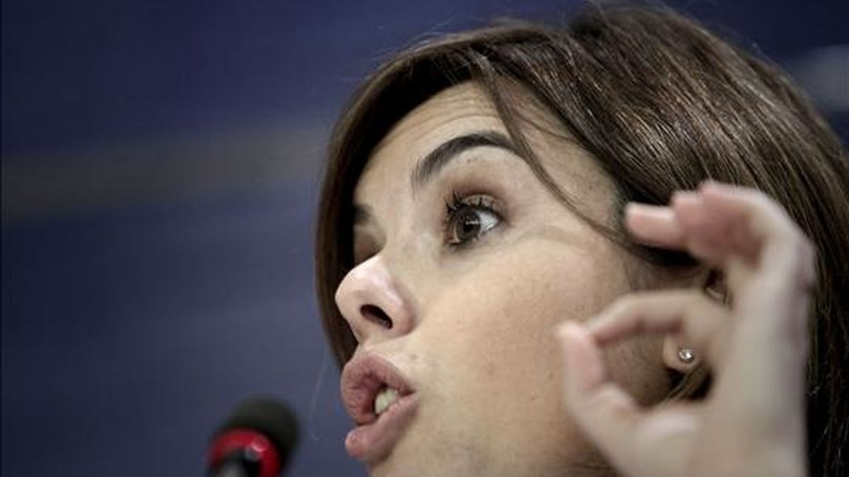 La portavoz del Grupo Popular en el Congreso de los Diputados, Soraya Sáenz de Santamaría, durante la rueda de prensa que ofreció ayer en la Cámara Baja. EFE