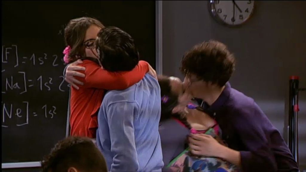 Tienen que convencer a su profesor de que son heterosexuales