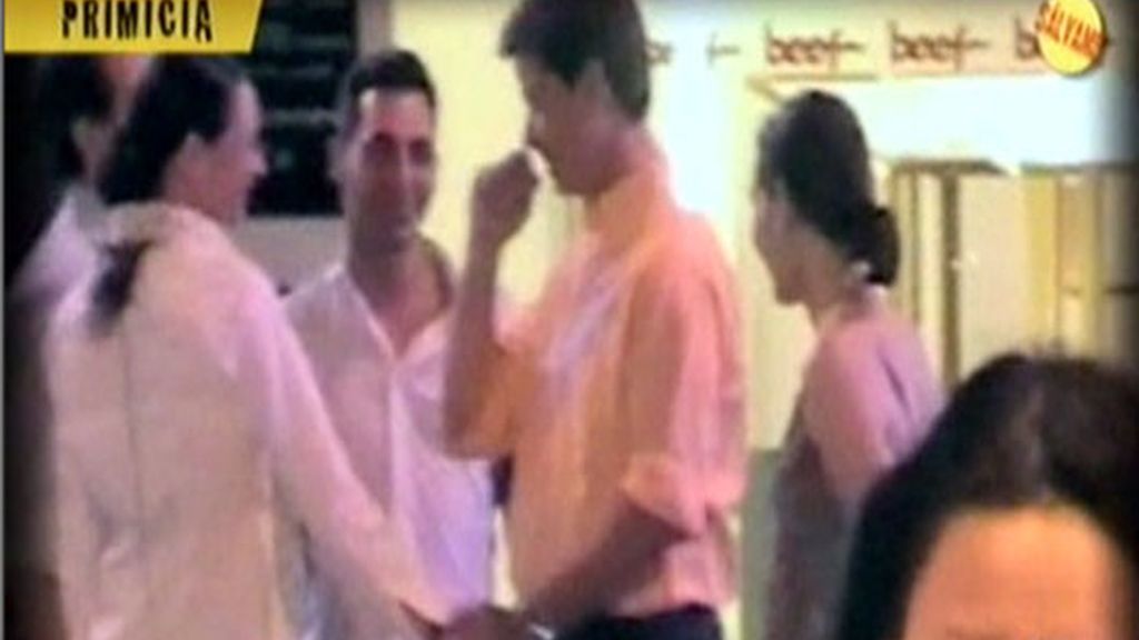 Cayetano  y Cecilia, muy cariñosos
