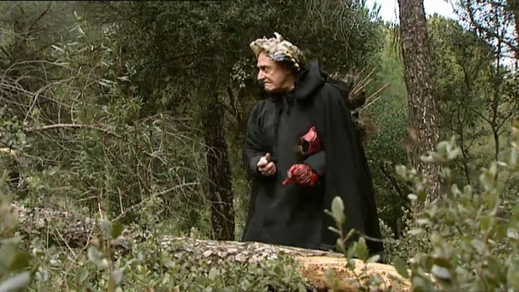 Chema se disfraza de monstruo para asustar a Luisma y a Machu