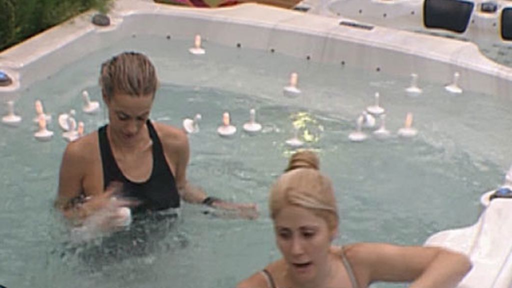 Las chicas estrenan el jacuzzi de GH12