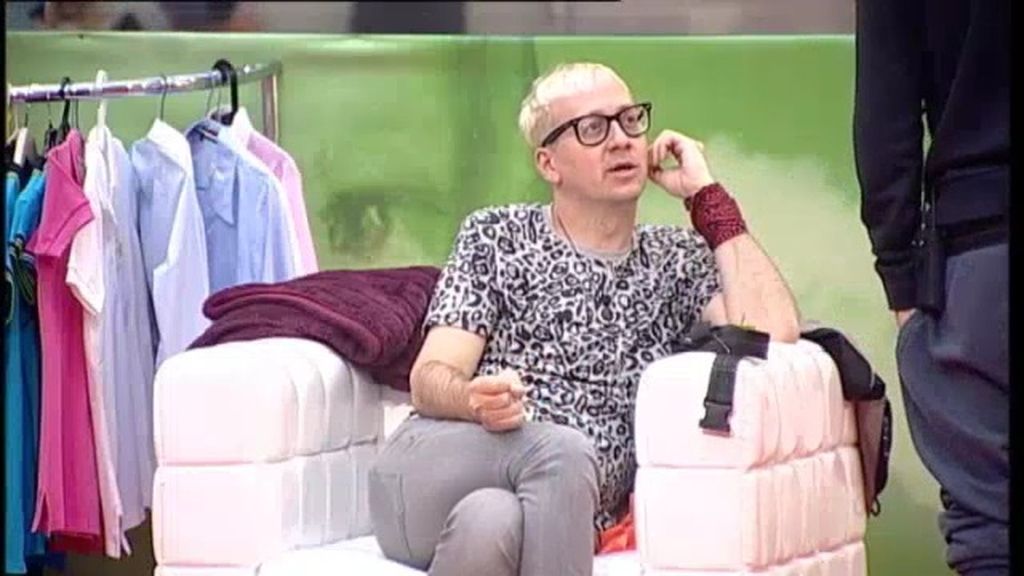 Álvaro, 'fashionista' del desfile, ler valora