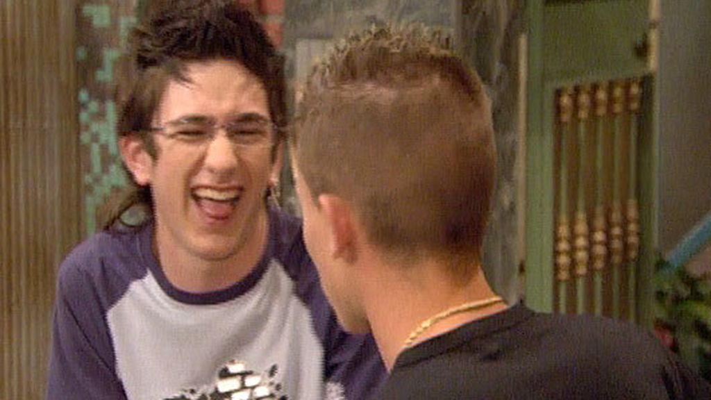 Jonathan, un 'pringao' con gafas