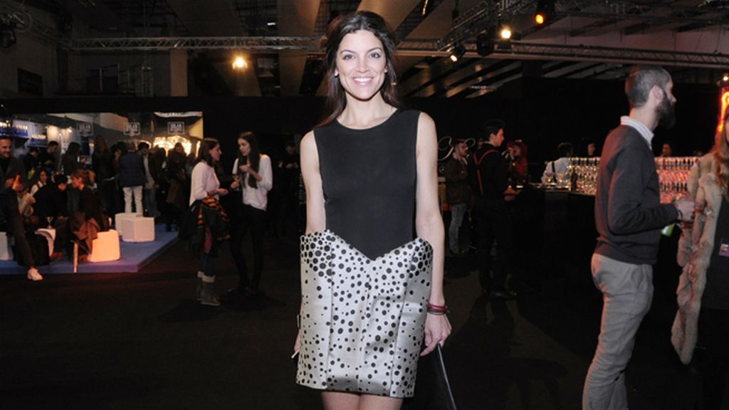 La periodista Jimena Mazucco con un diseño de Amaya Arzuaga