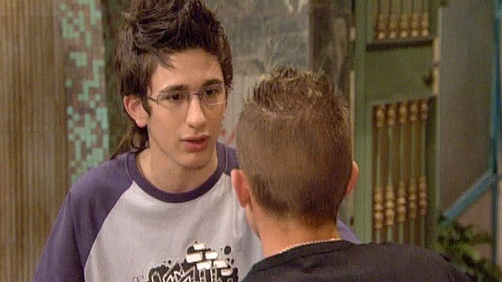 Jonathan, un 'pringao' con gafas