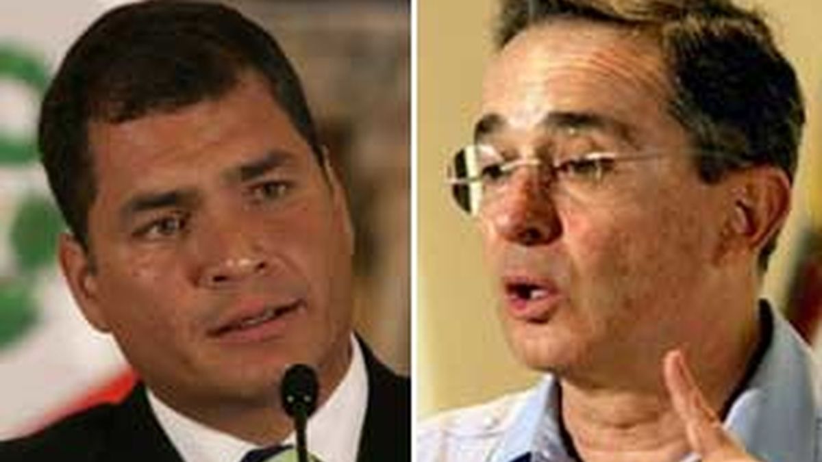 Imágenes de archivo de Rafael Correa y Álvaro Uribe.