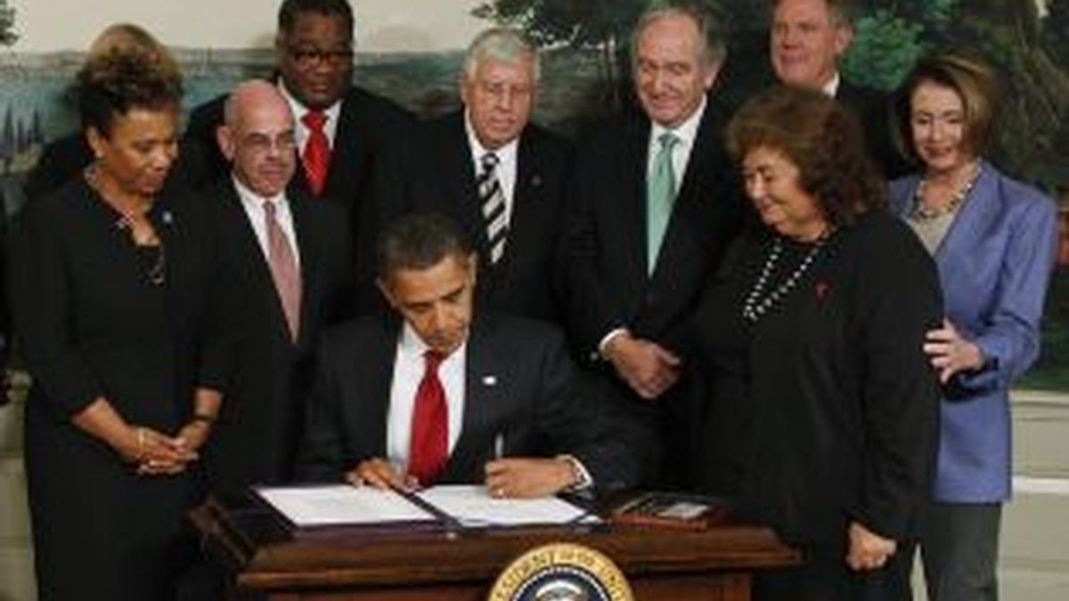 Obama firma la prórroga de un programa de lucha contra el síndrome de inmunodeficiencia adquirida (sida). Foto: Reuters