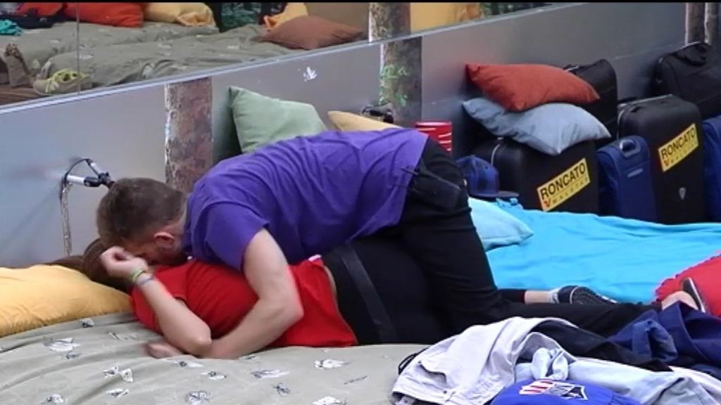 Susana accede a los ruegos del gemelo