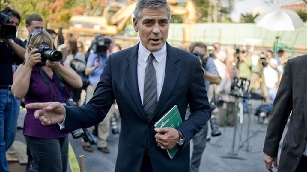 El actor y activista estadounidense George Clooney habla con la prensa en el ala oeste de la Casa Blanca, en Washington DC (EEUU). Clooney se reunió con el presidente de EE.UU., Barack Obama, para discutir la situación en Sudán. EFE El actor y activista estadounidense George Clooney habla con la prensa en el ala oeste de la Casa Blanca, en Washington DC (EEUU). Clooney se reunió con el presidente de EE.UU., Barack Obama, para discutir la situación en Sudán. EFE
