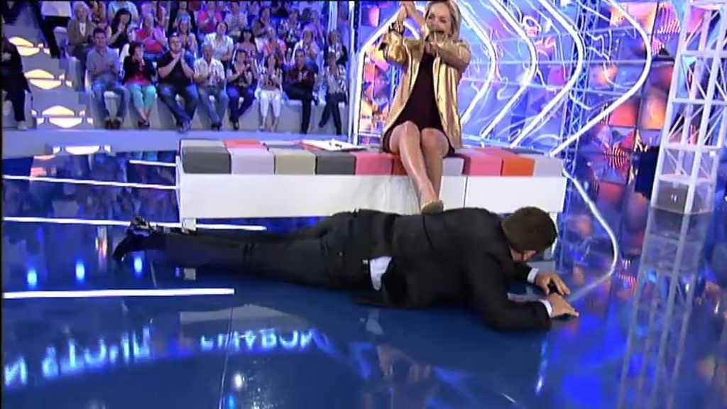 La actriz divierte al público y le emociona con su historia