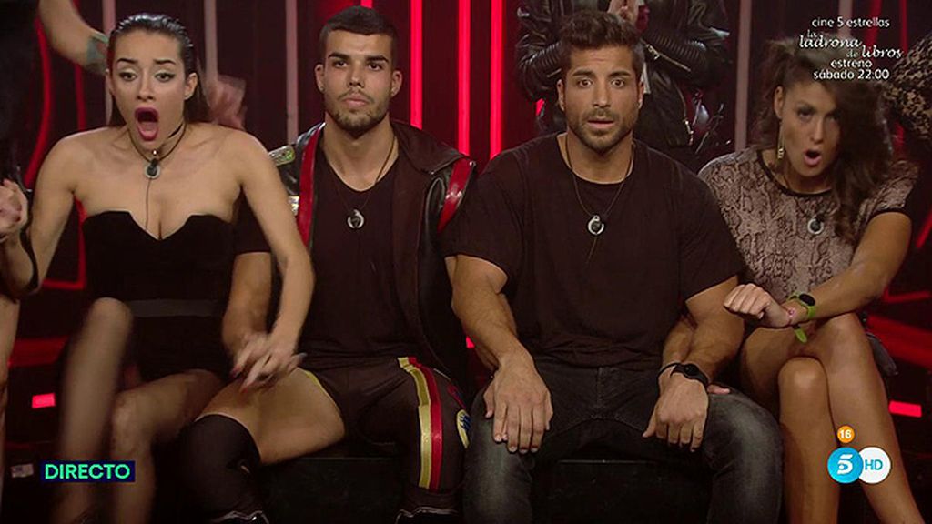 Abrazaba a su chico mientras él le decía: "Te amo"