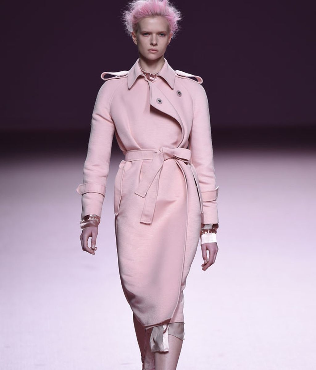 Rosa etéreo y negro intenso en Juan Vidal