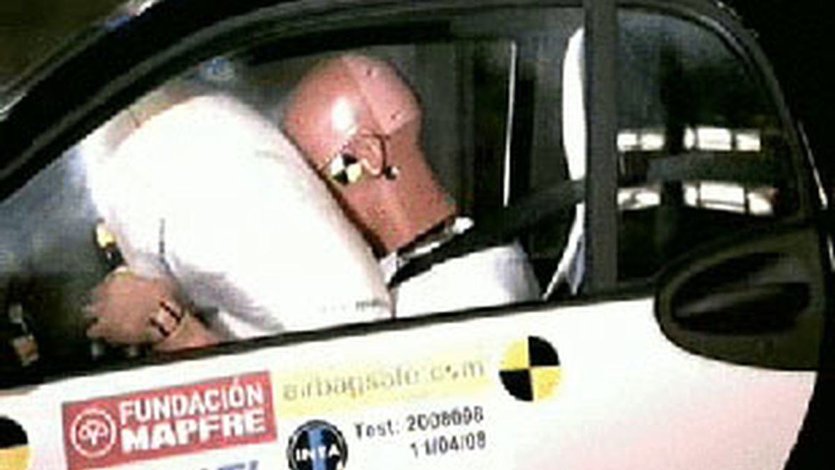 El airbag, si llevamos gafas, puede convertirnos en un peligroso agente. Foto: Atlas