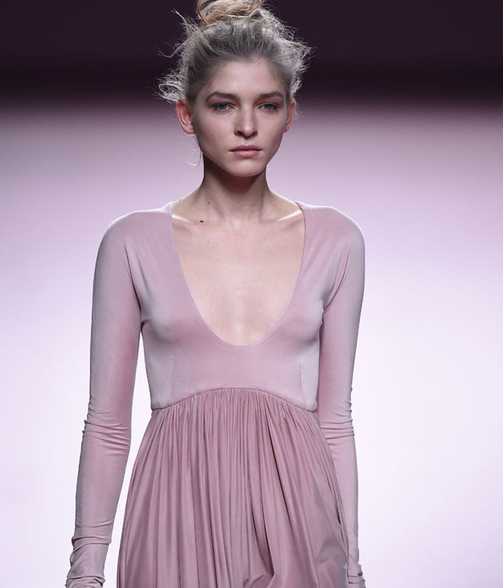 Rosa etéreo y negro intenso en Juan Vidal