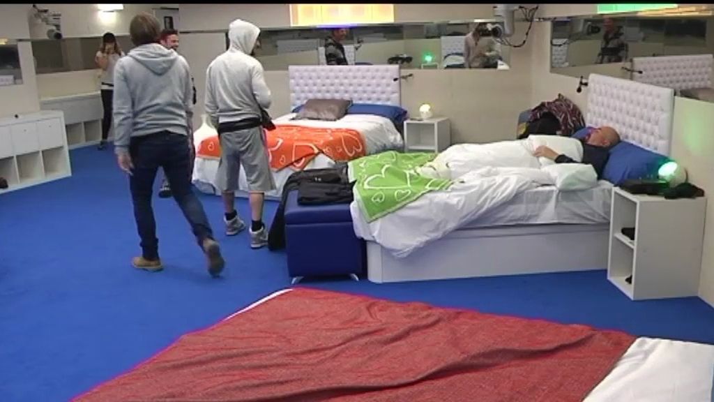 Cualquier cosa es válida para hacer las horas más divertidas