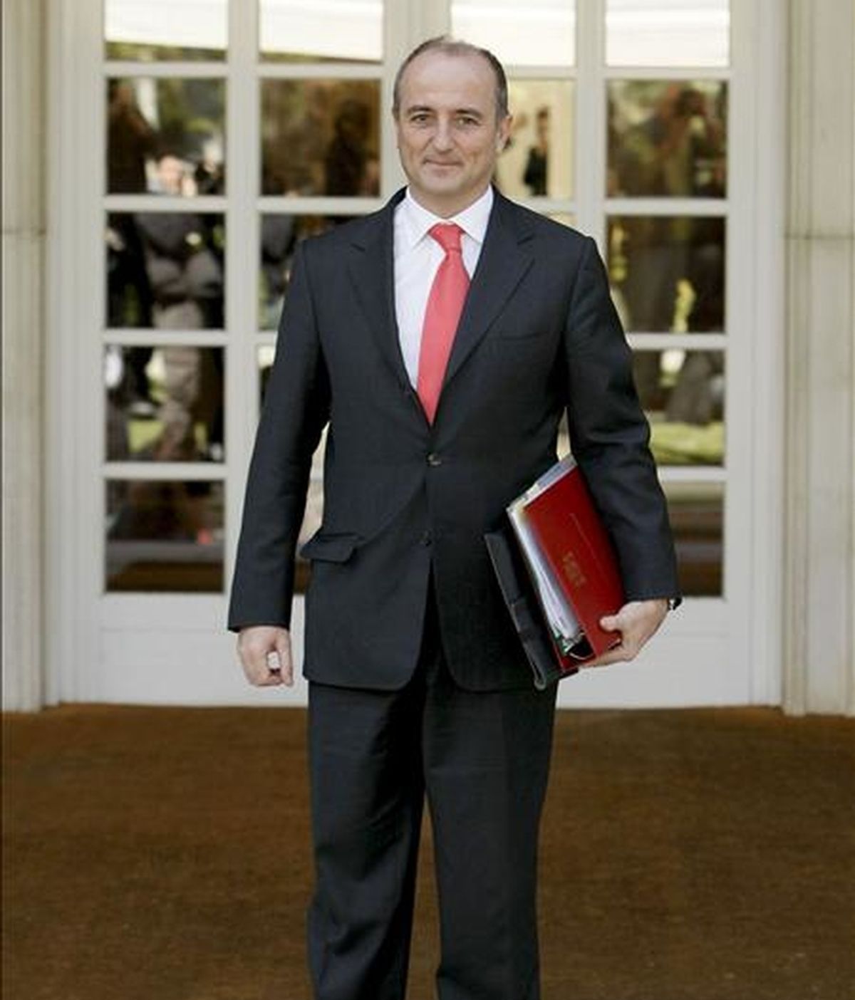 El ministro de Industria, Miguel Sebastián, a su llegada al Palacio de la Moncloa para asistir al primer Consejo de Ministros del nuevo Gobierno. EFE/Archivo