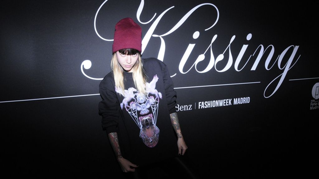 Sara Loeh con sudadera de Isaacymanu