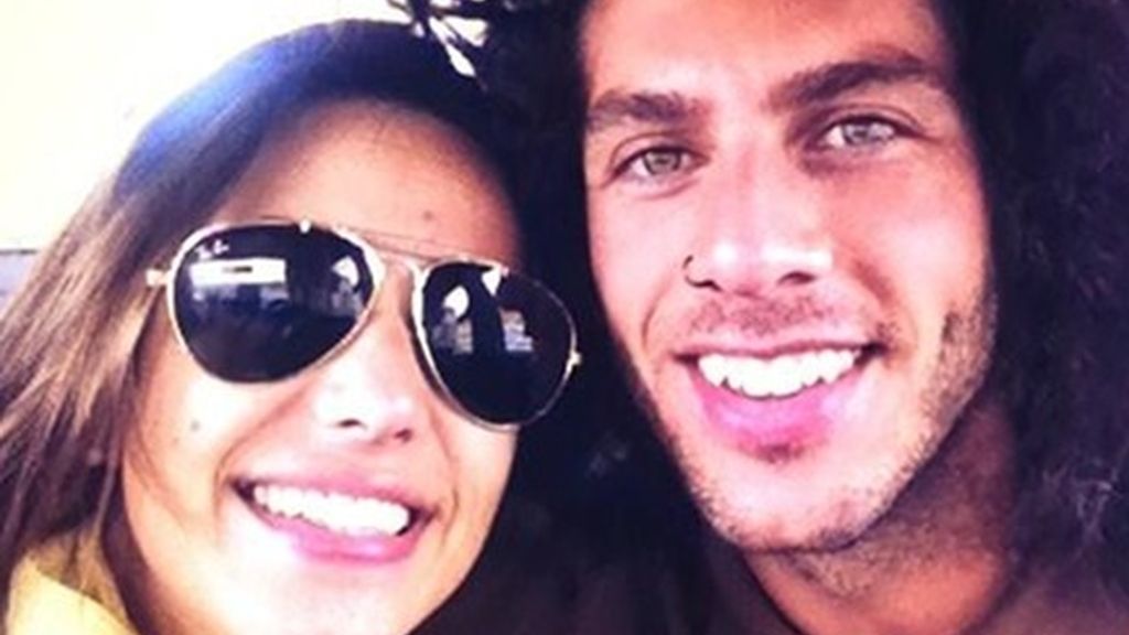 El álbum de los muñecos fuera de la casa