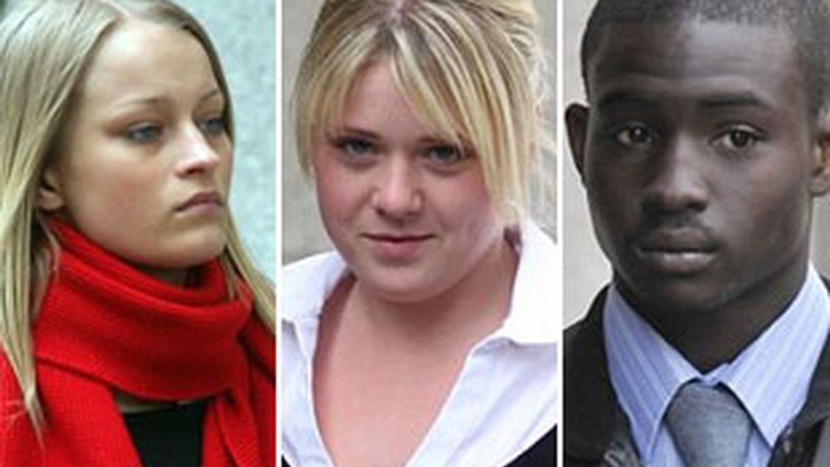 Los tres acusados a la llegada a las dependencias judiciales durante la primera sesión del juicio. Fotos: Daily Mail.