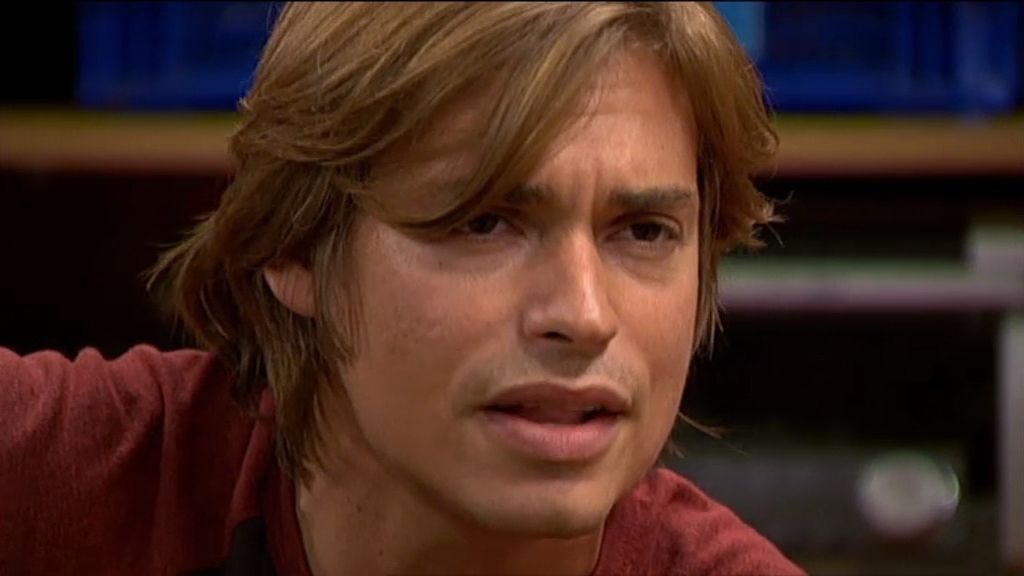 Le pide a Lorena que se vaya con él a cantar a Miami