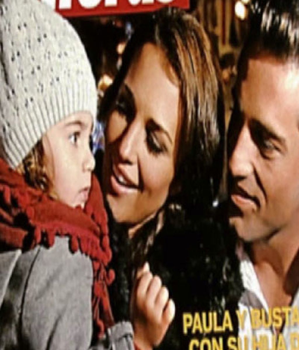 David Bustamante y Paula Echevarría en Disney con su hija Daniela