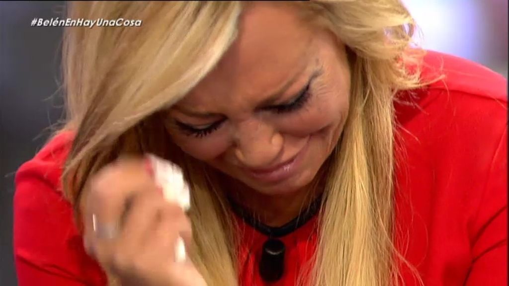 Belén Esteban, emocionada en el plató de 'Hay una cosa...'