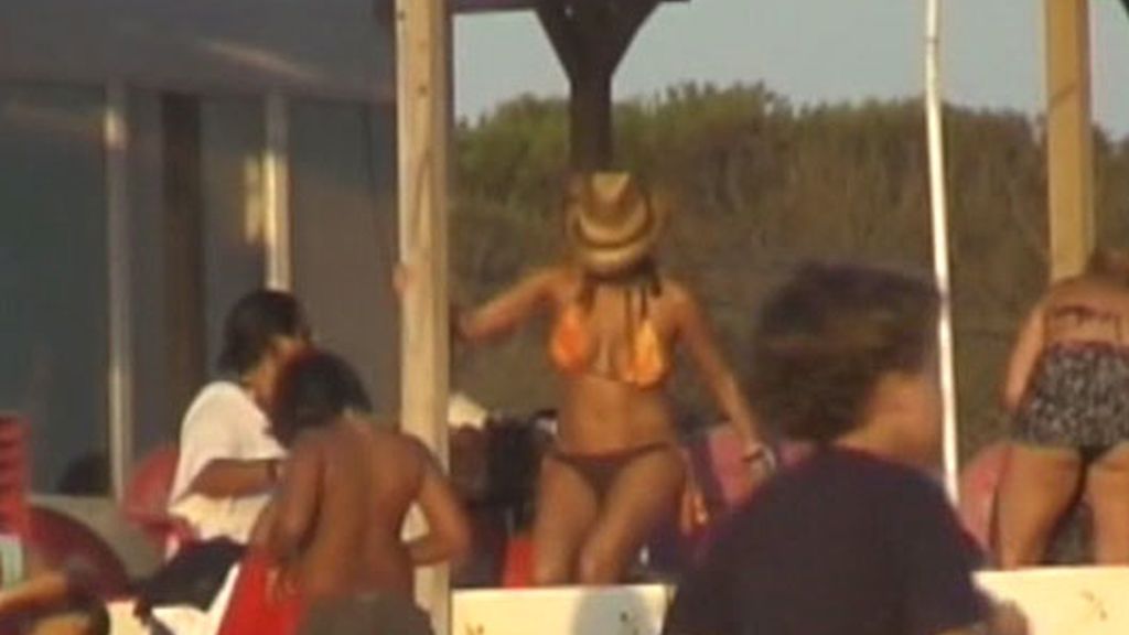 Ivonne Reyes enseña el pompis