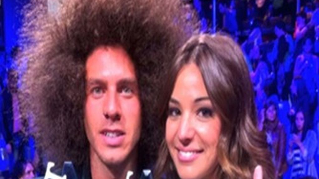 El álbum de los muñecos fuera de la casa