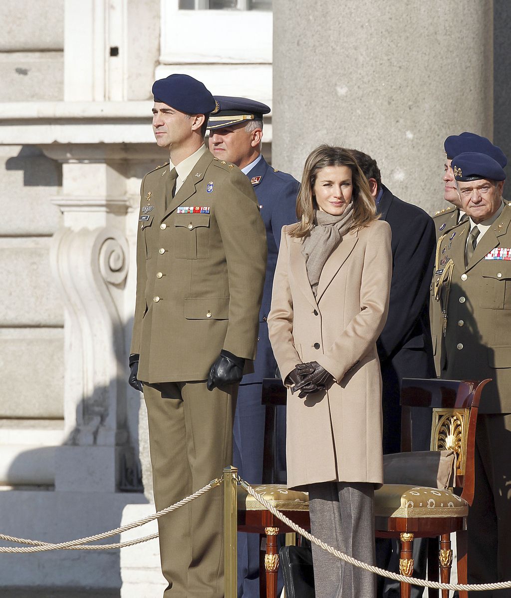 Los príncipes de Asturias presiden el cambio de guardia en el Palacio Real de Madrid