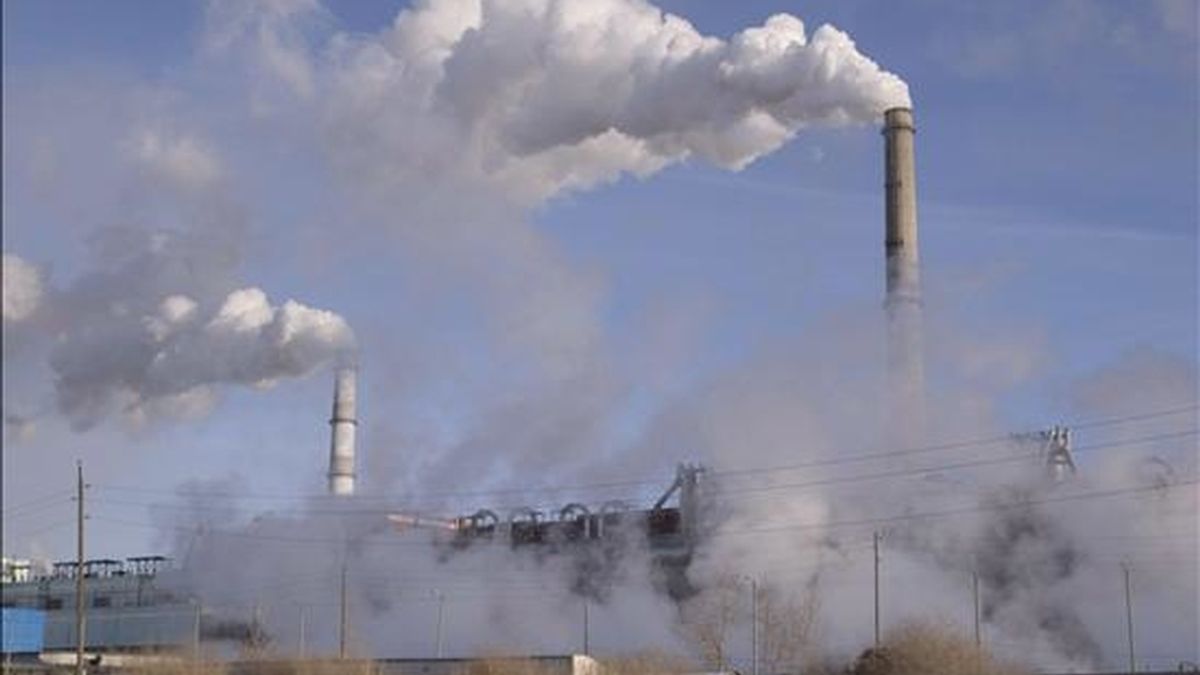 Tokio quiere que en Cancún se trabaje sobre el terreno ya avanzado en la COP15 de Copenhague, donde se lograron compromisos por parte de 140 países, que afectarían al 80% de las emisiones de dióxido de carbono (CO2). EFE/Archivo Tokio quiere que en Cancún se trabaje sobre el terreno ya avanzado en la COP15 de Copenhague, donde se lograron compromisos por parte de 140 países, que afectarían al 80% de las emisiones de dióxido de carbono (CO2). EFE/Archivo