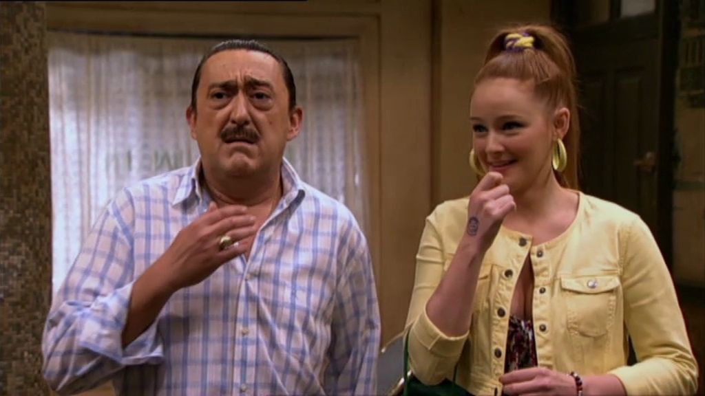 Se confunde y en vez de pedir 1000 euros, pide 900.000