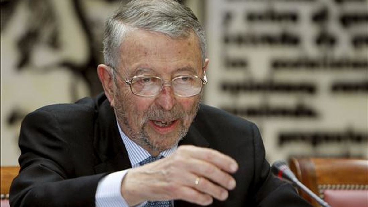 El presidente de la corporación RTVE, Alberto Oliart, comparece en la Comisión Mixta de control parlamentario de RTVE, en el Senado. EFE/Archivo El presidente de la corporación RTVE, Alberto Oliart, comparece en la Comisión Mixta de control parlamentario de RTVE, en el Senado. EFE/Archivo