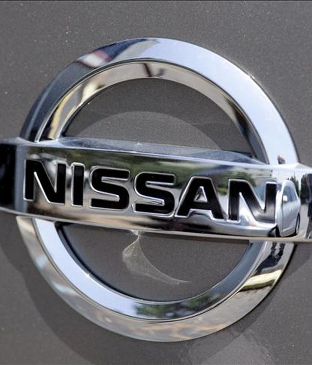 La dirección de Nissan ha comunicado hoy a los sindicatos su intención de fabricar un nuevo vehículo en la planta de la Zona Franca de Barcelona, siempre que se acuerde una reducción de plantilla de 1.680 personas. EFE