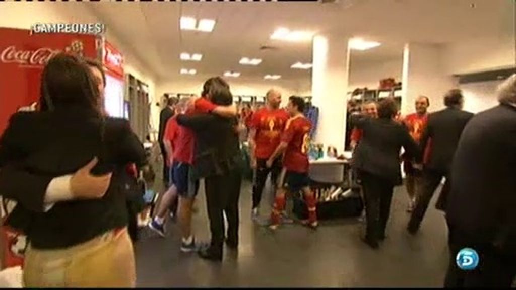 El Príncipe Felipe y Mariano Rajoy, entre otros, felicitaron a La Roja