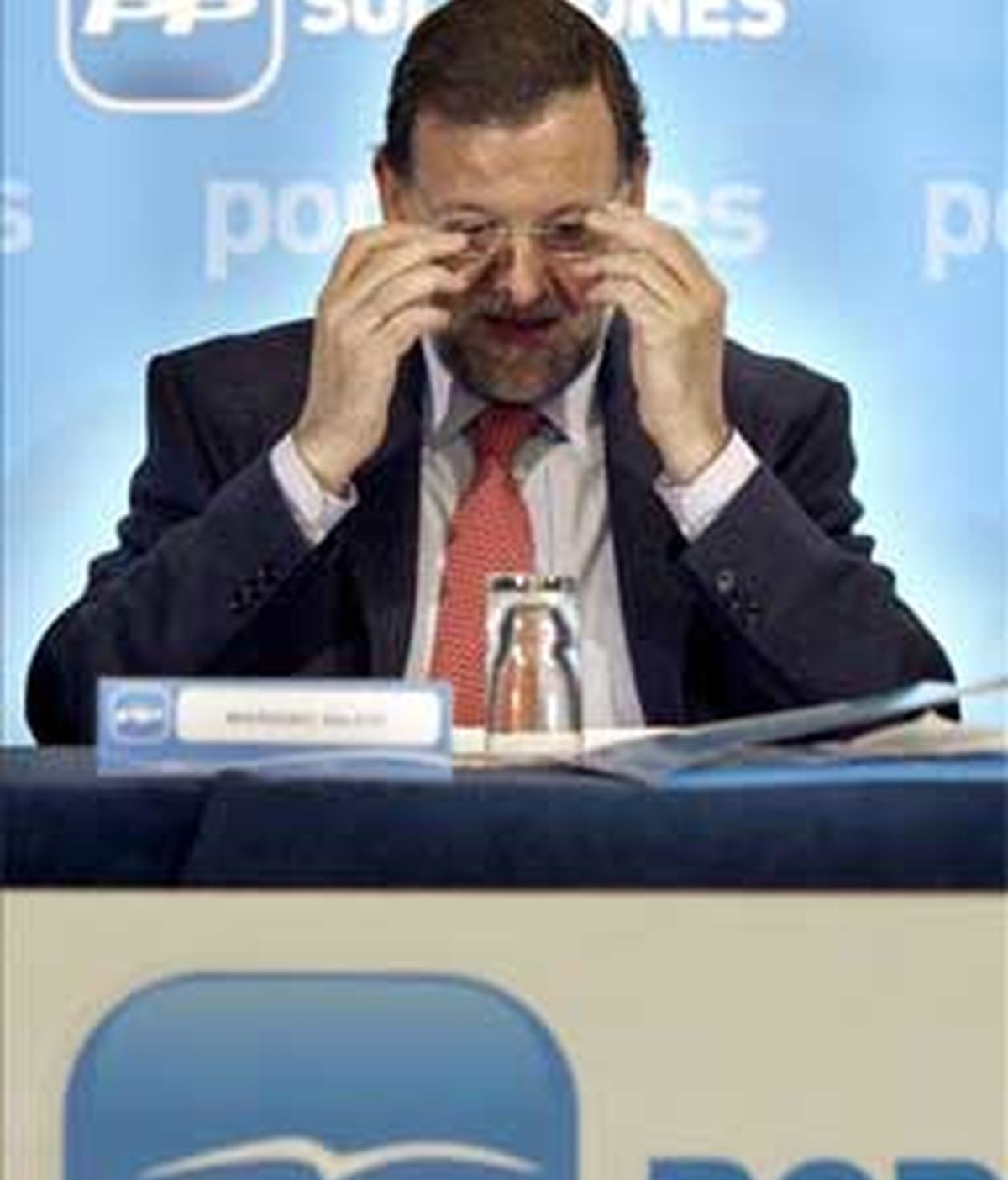 Mariano Rajoy ha manifestado además su desconfianza en la nueva ministra de Economía, Elena Salgado. Vídeo: Informativos Telecinco