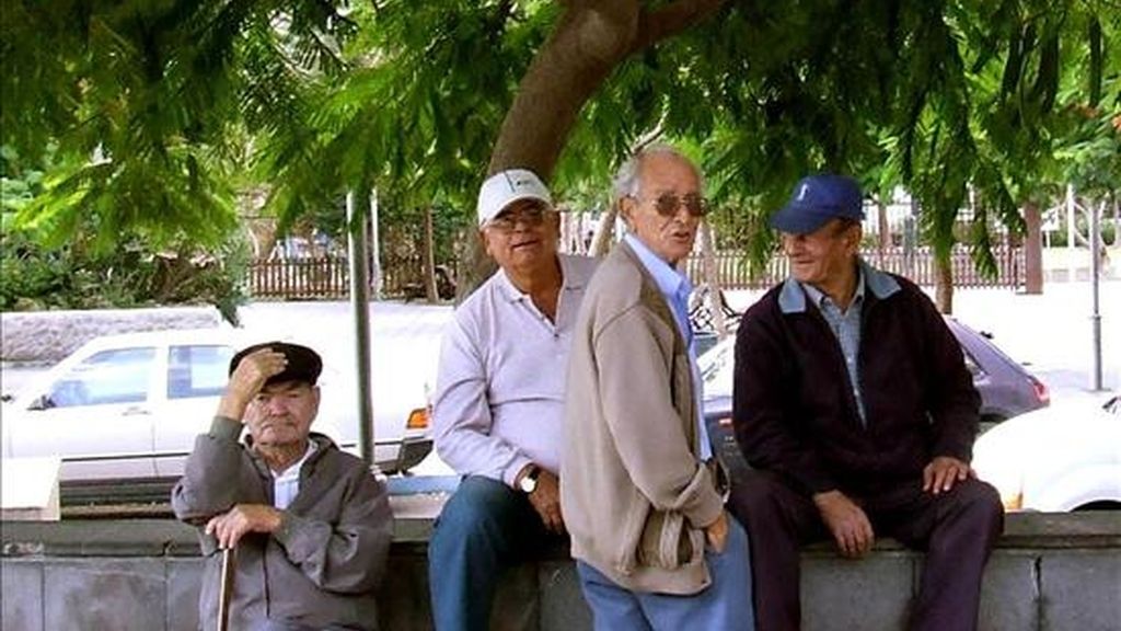 Los mayores defienden sus derechos y reivindican la subida de las pensiones. EFE/Archivo Los mayores defienden sus derechos y reivindican la subida de las pensiones. EFE/Archivo