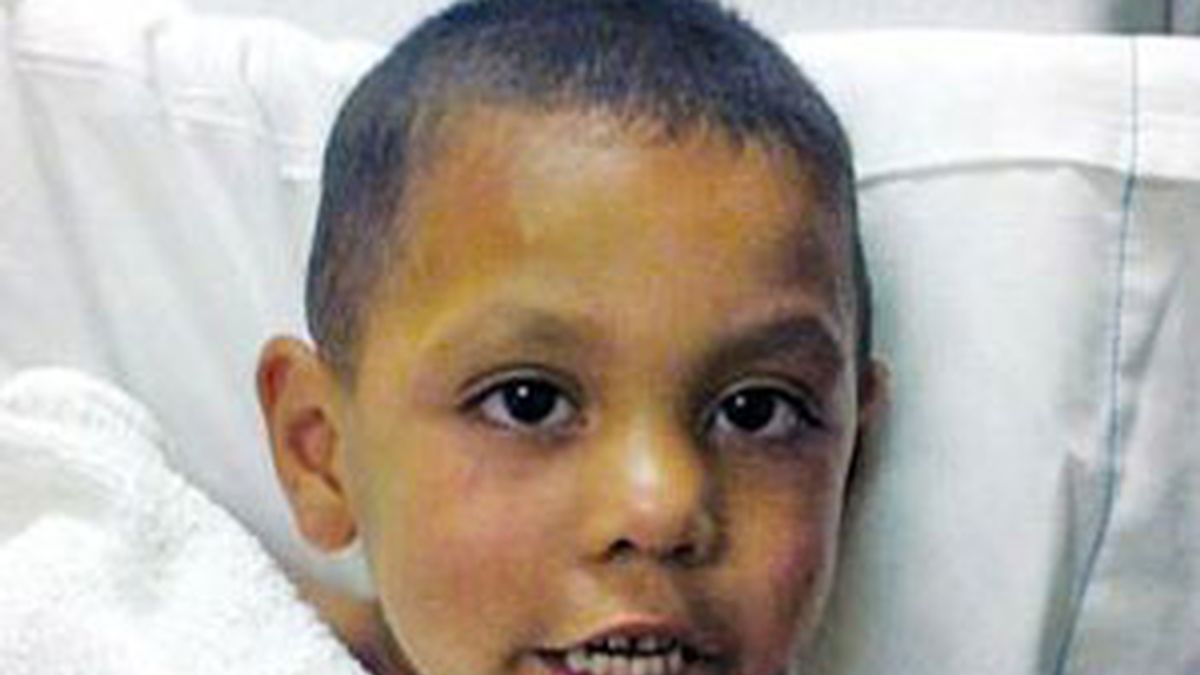 El pequeño de cuatro años, en el hospital. Foto: AP.