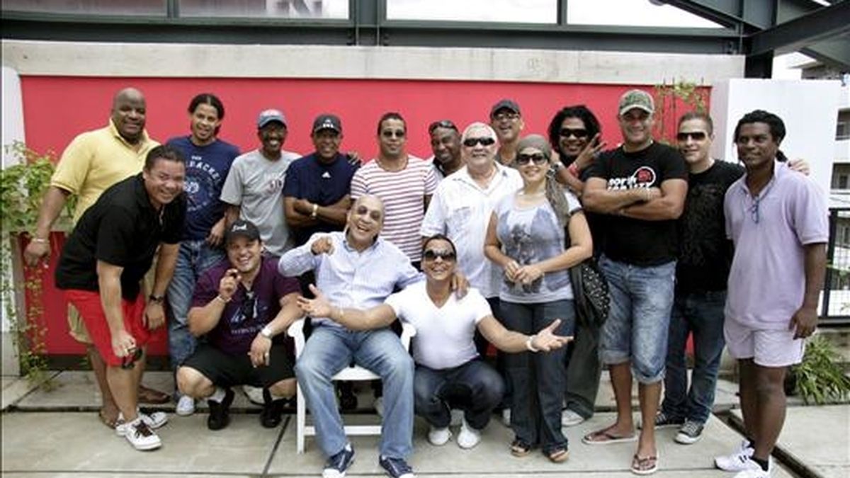 La banda salsera cubana los Van Van inicia en Tokio una gira por Japón y Australia en la que buscará "poner en pie al público" y mostrar que, 40 años después de su formación, sigue siendo "una familia en la que todos ponen un granito de arroz". EFE