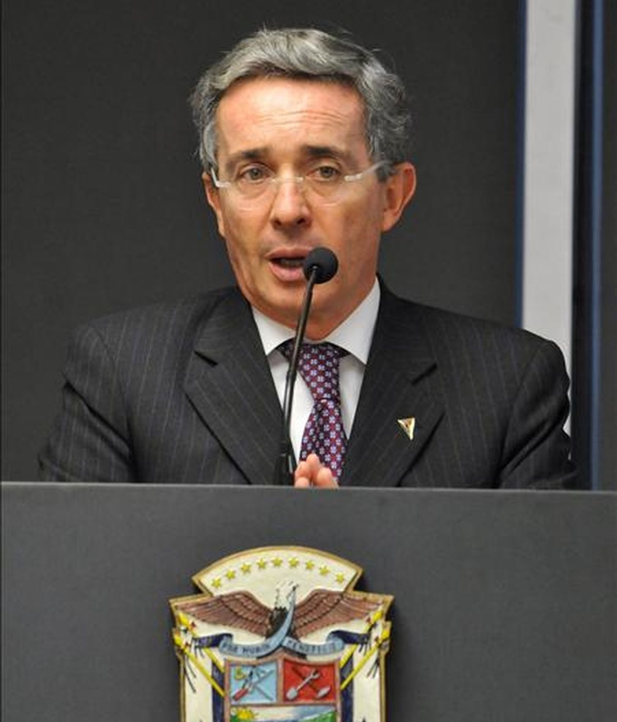 El proyecto de ley le le permite al presidente colombiano, Álvaro Uribe, presentarse como candidato a una segunda reelección en los comicios del 2010. EFE/Archivo