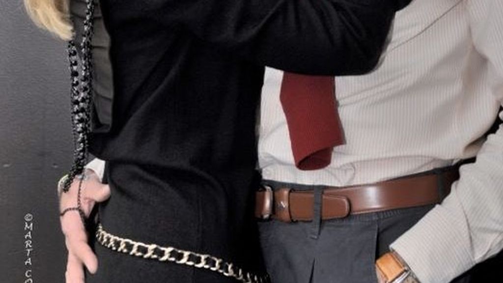 La pareja se muestra muy acaramelada ante la cámara