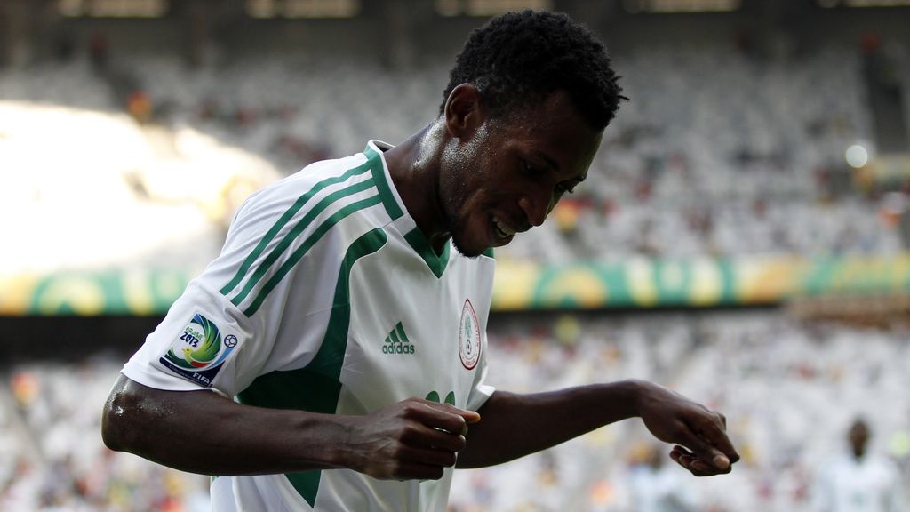 Gol: Tahití 0-3 Nigeria (min.26)